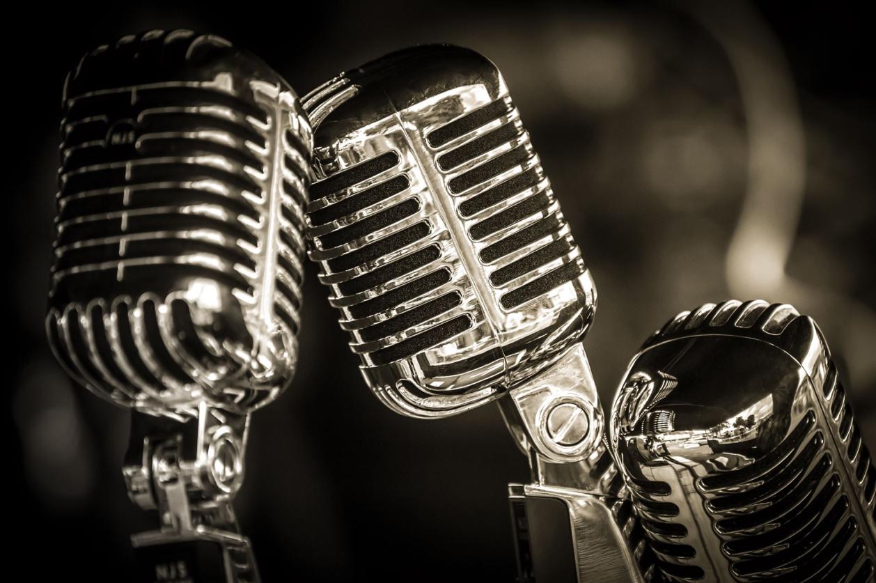 Retro microphone