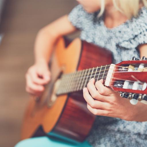 Girl learning play the guitar